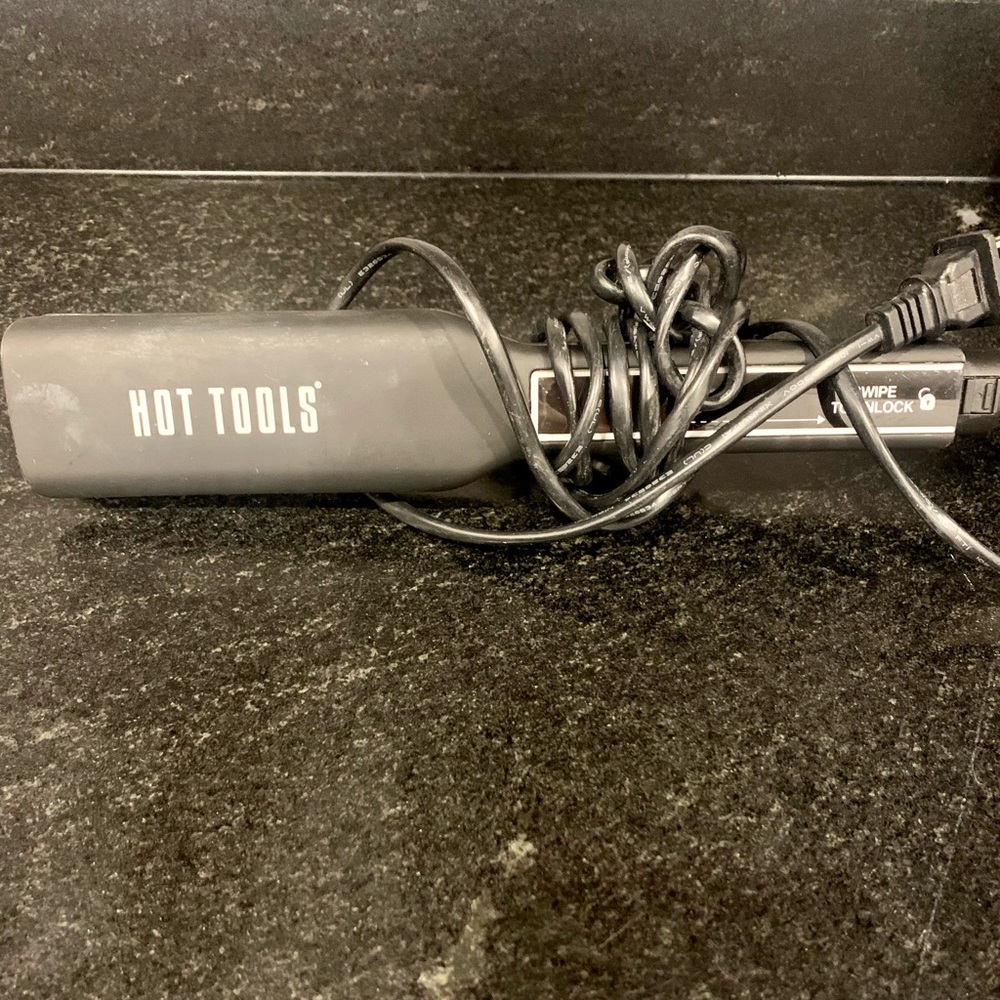 Hot Tools Professional Titanium Smart Touch Salon Flat Iron 1 1/2in Straightener